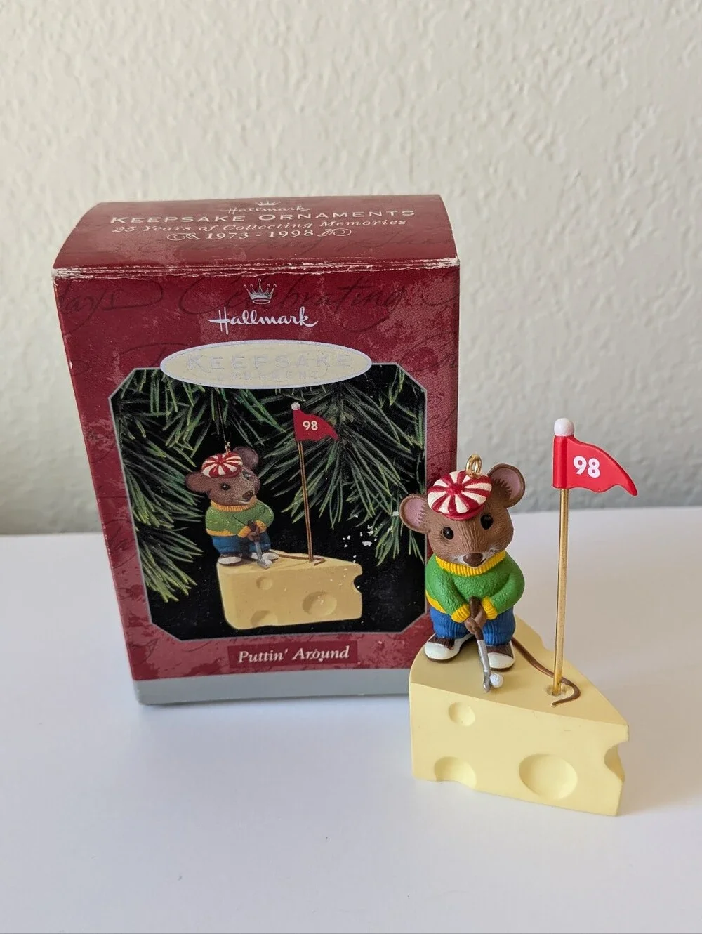 1998 Hallmark Keepsake Christmas Ornament Puttin' Around Mouse Golf